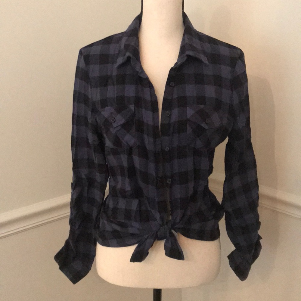 Navy/Black Soft Lightweight Button-up Flannel!